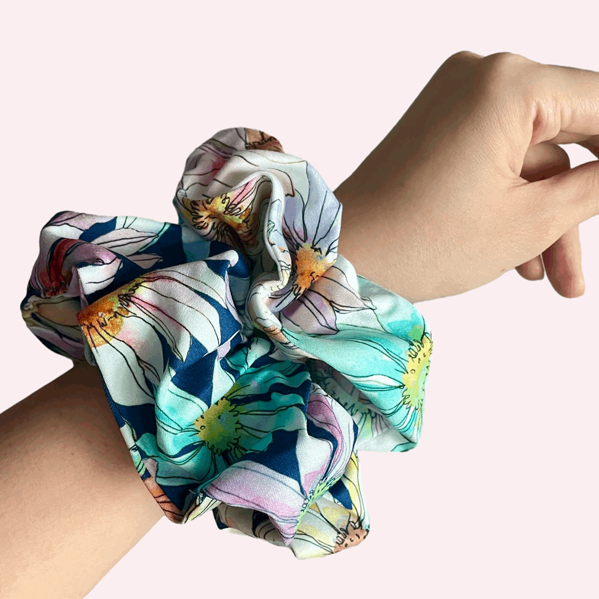 Blossom Twist Scrunchie - Lalunathepanda